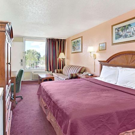Howard Johnson By Wyndham Tropical Palms Kissimmee Esterno foto