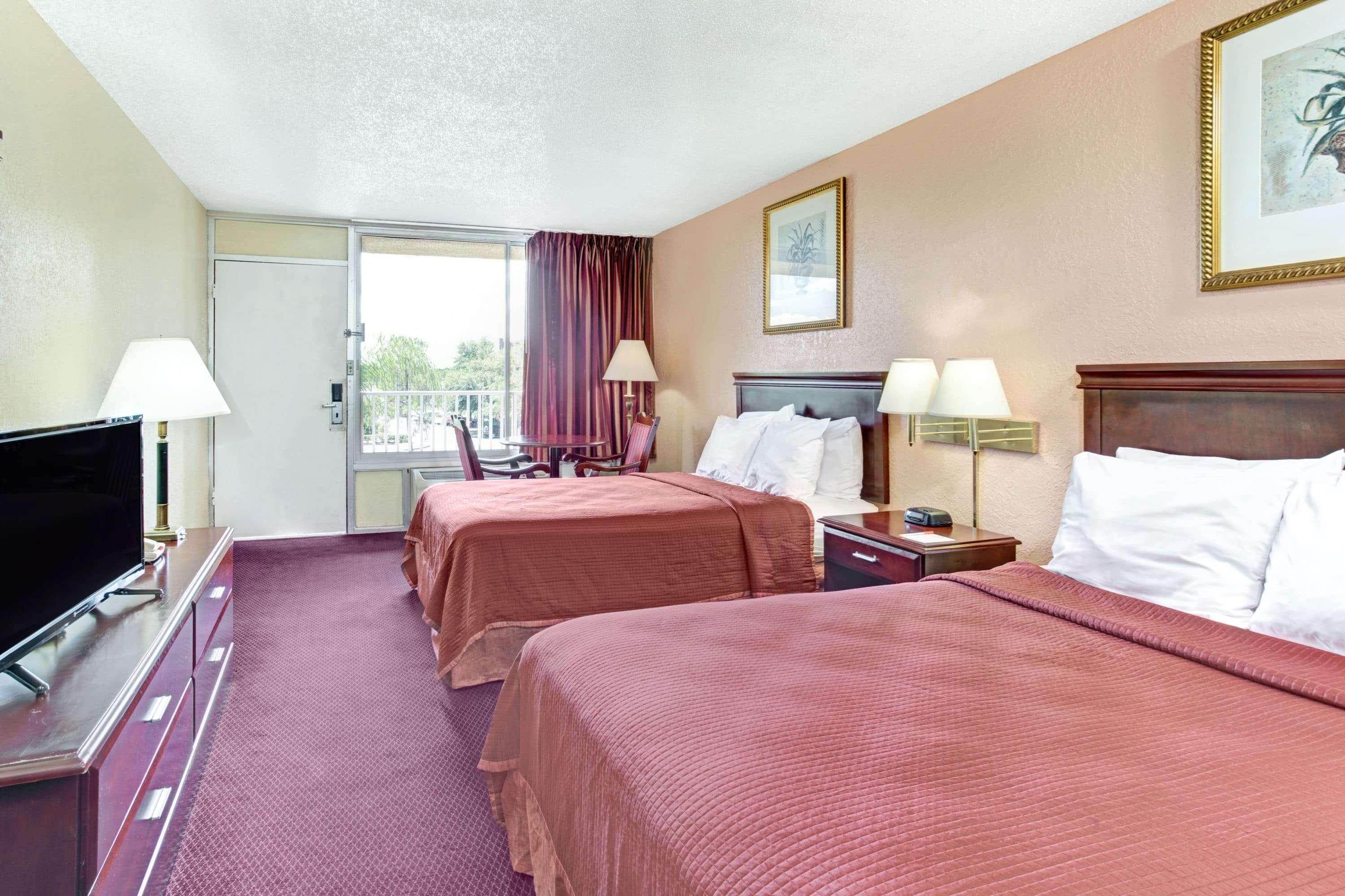 Howard Johnson By Wyndham Tropical Palms Kissimmee Esterno foto