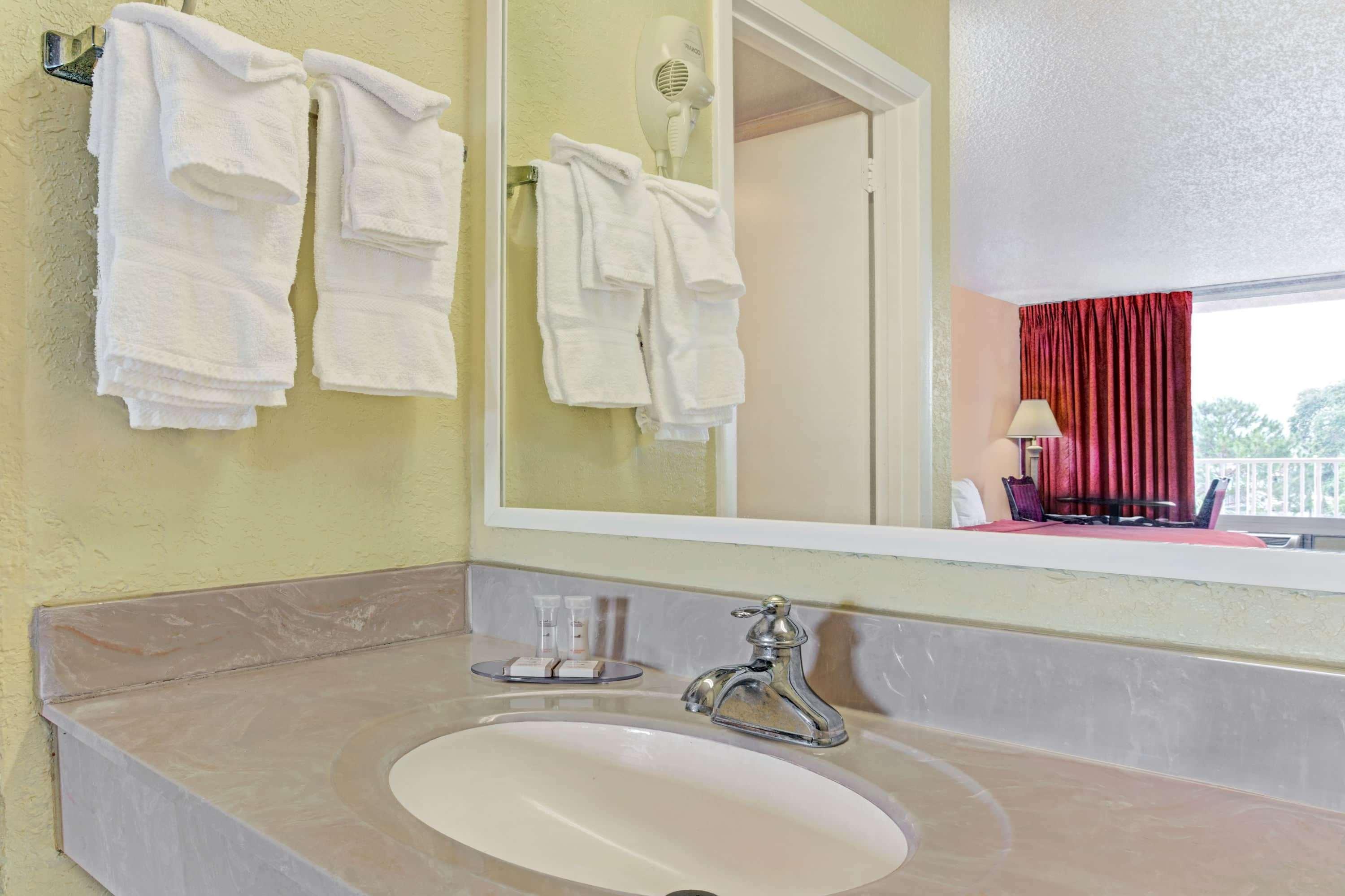 Howard Johnson By Wyndham Tropical Palms Kissimmee Esterno foto