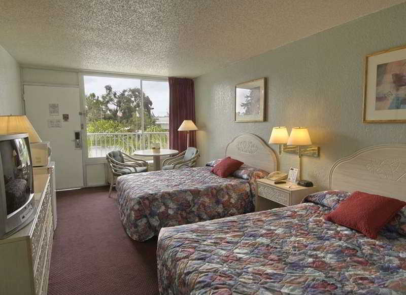 Howard Johnson By Wyndham Tropical Palms Kissimmee Esterno foto