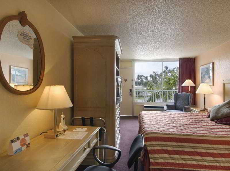 Howard Johnson By Wyndham Tropical Palms Kissimmee Esterno foto
