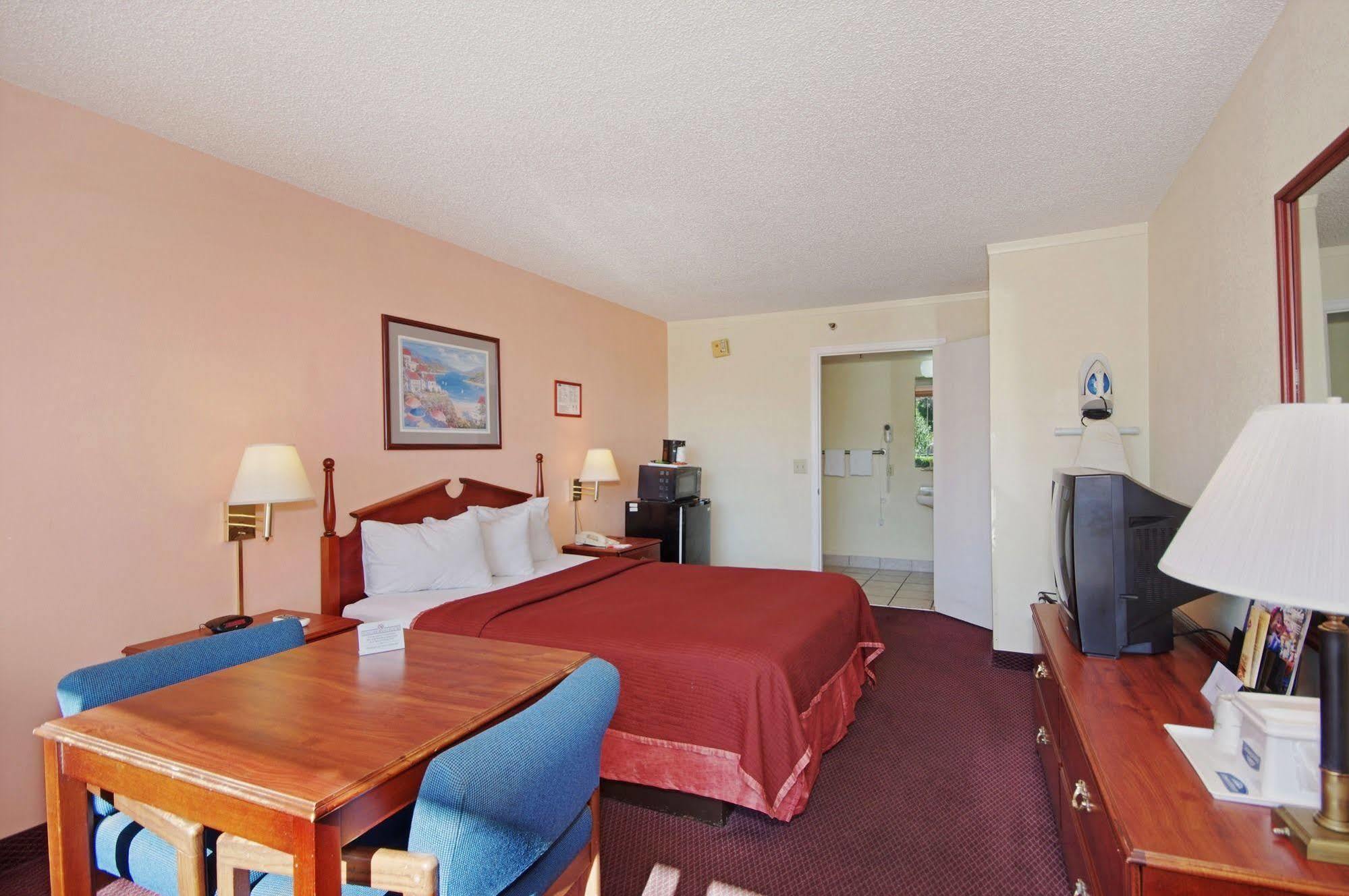 Howard Johnson By Wyndham Tropical Palms Kissimmee Esterno foto