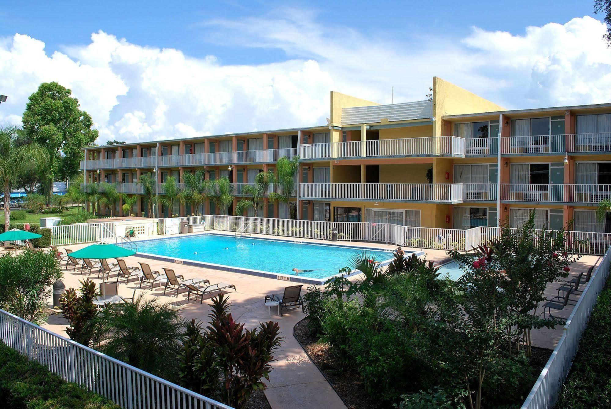 Howard Johnson By Wyndham Tropical Palms Kissimmee Esterno foto